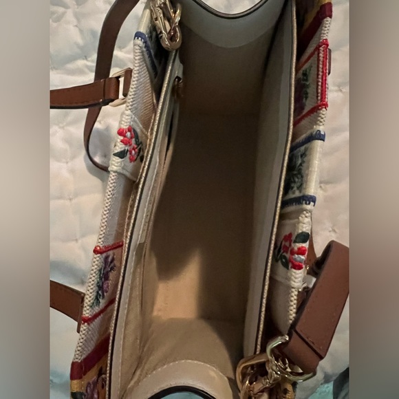 Tory Burch New without tags embroidered ivory tote crossbody - Picture 6 of 8